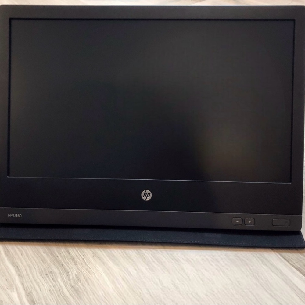 HP U160 15.6-inch Widescreen LED Backlit Monitor Portable Case & USB Y-Cable